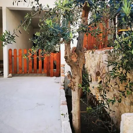 Sweet Leo Apartment