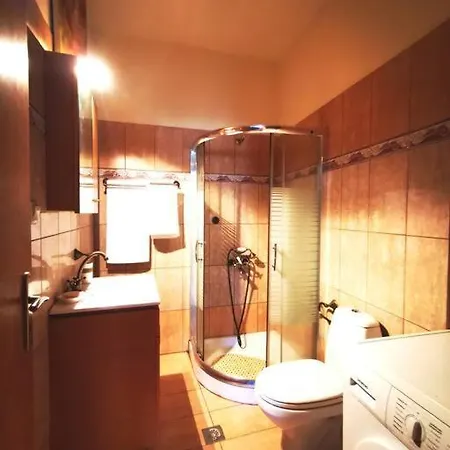Apartment Sweet Leo